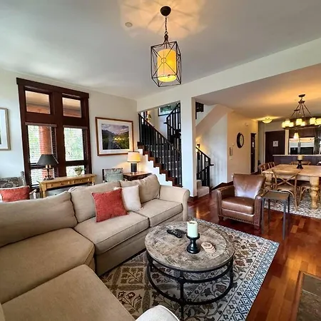 Luxury Townhome W/ Views, Private Jacuzzi & Garage